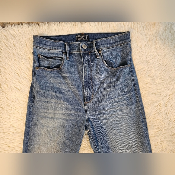 Abercrombie & Fitch High Rise Super Skinny - Picture 2 of 5